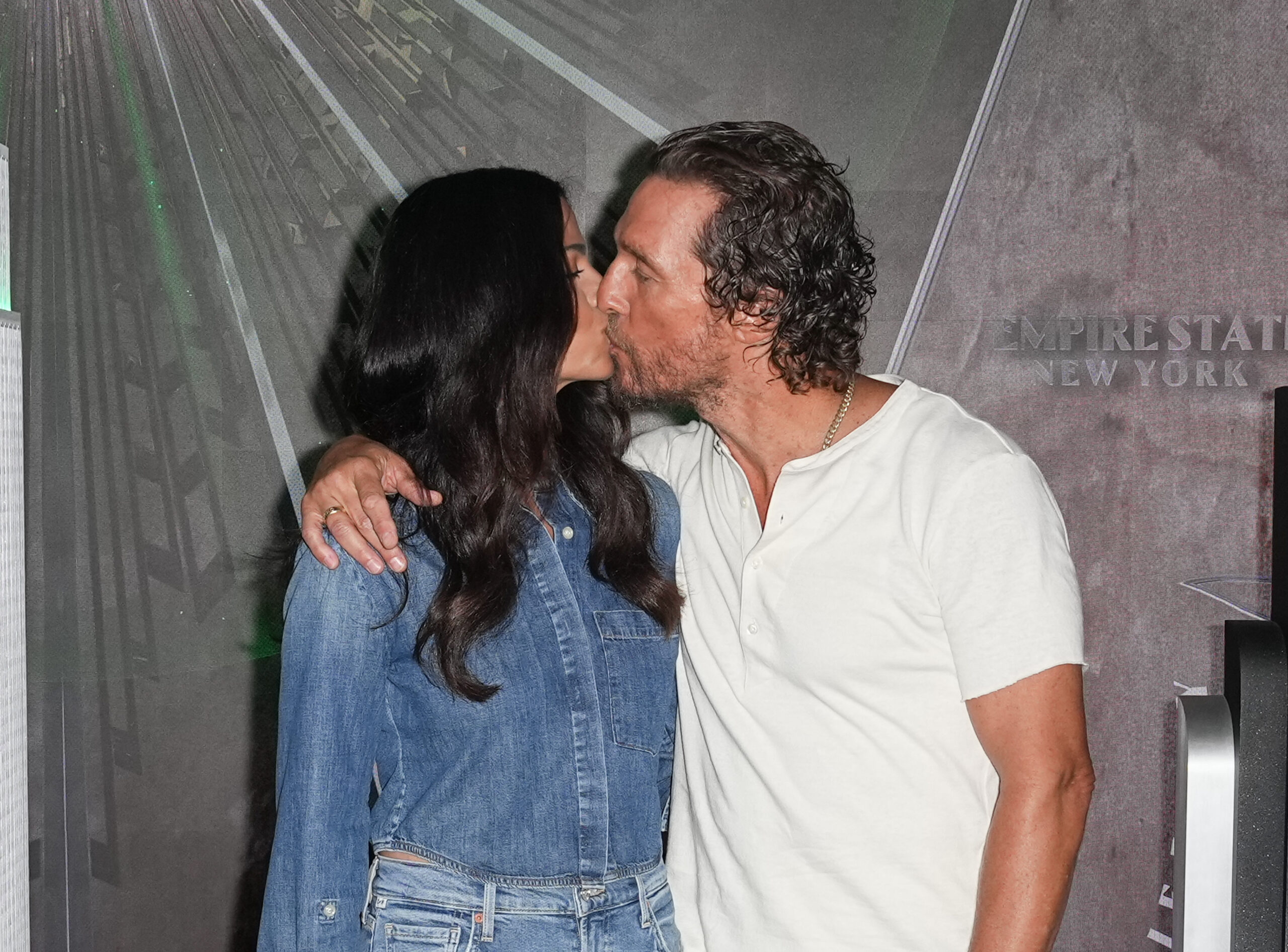 Camila Alves McConaughey and Matthew McConaughey kiss at the Empire State Building.