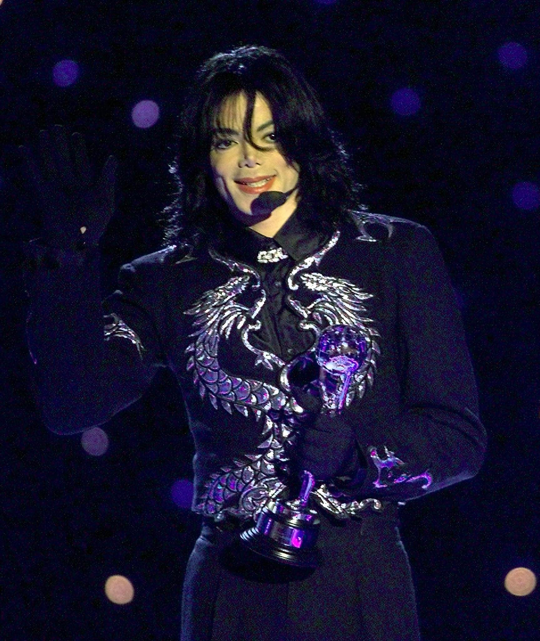 Michael Jackson performing in 2000