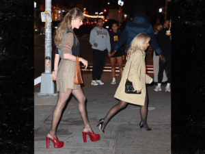 Taylor Swift and Sabrina Carpenter dine together in New York City — Backgrid