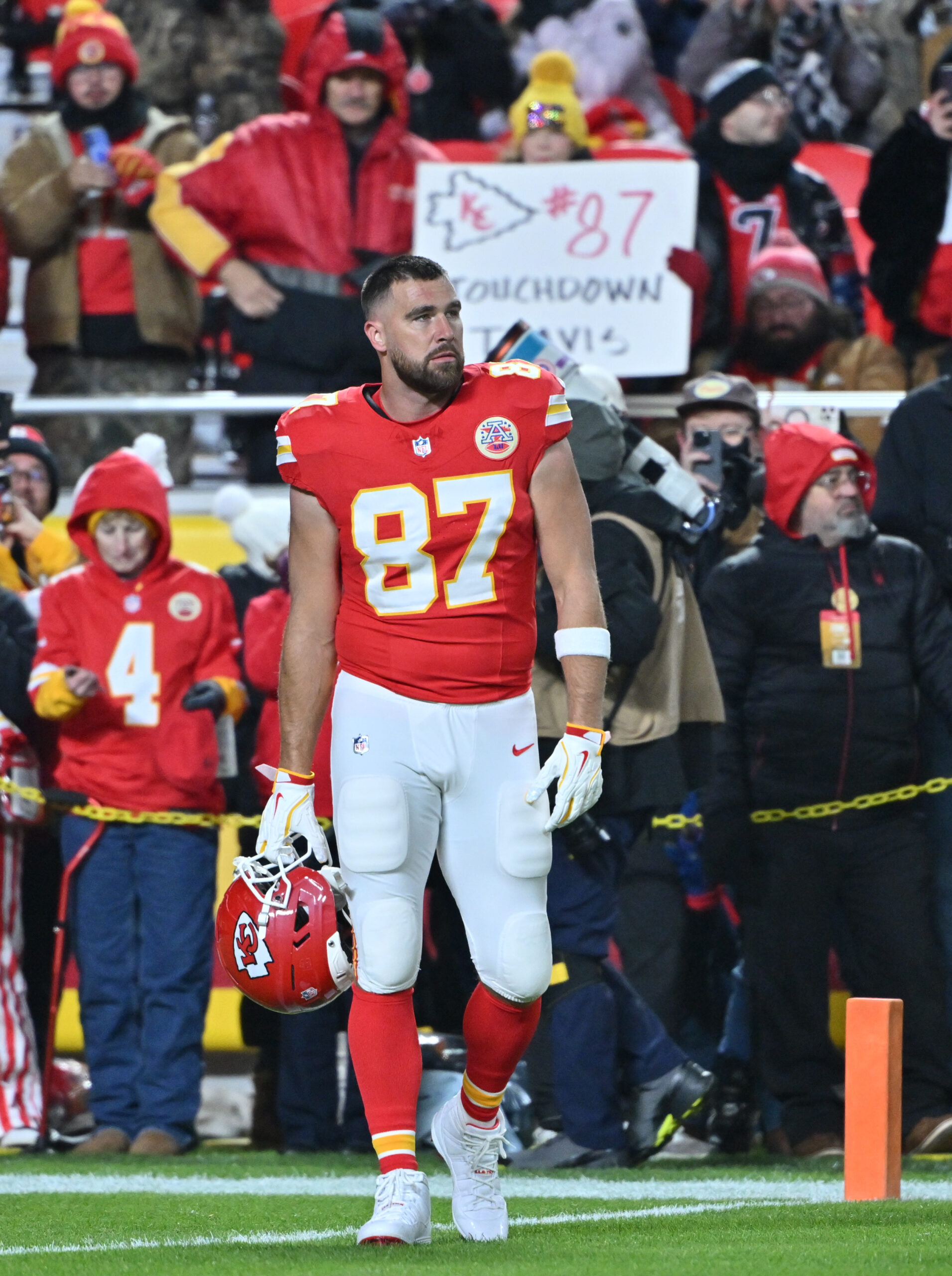 Travis Kelce warms up before the Chiefs' game against the Houston Texans at Arrowhead Stadium.