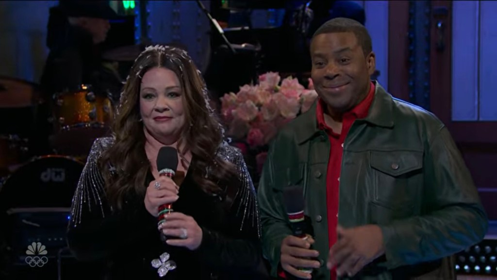 Melissa McCarthy and Kenan Thompson perform together in a sketch during her SNL episode.