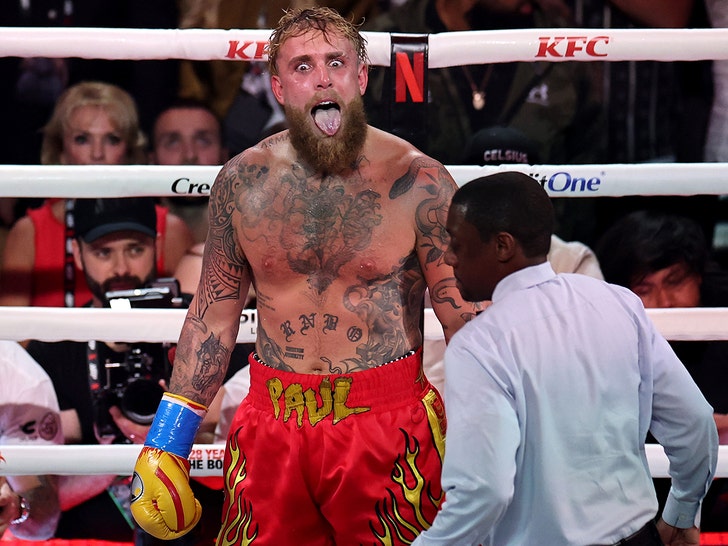 In-ring action as Anthony Joshua pressures Jake Paul in the middle-to-late rounds (Getty)