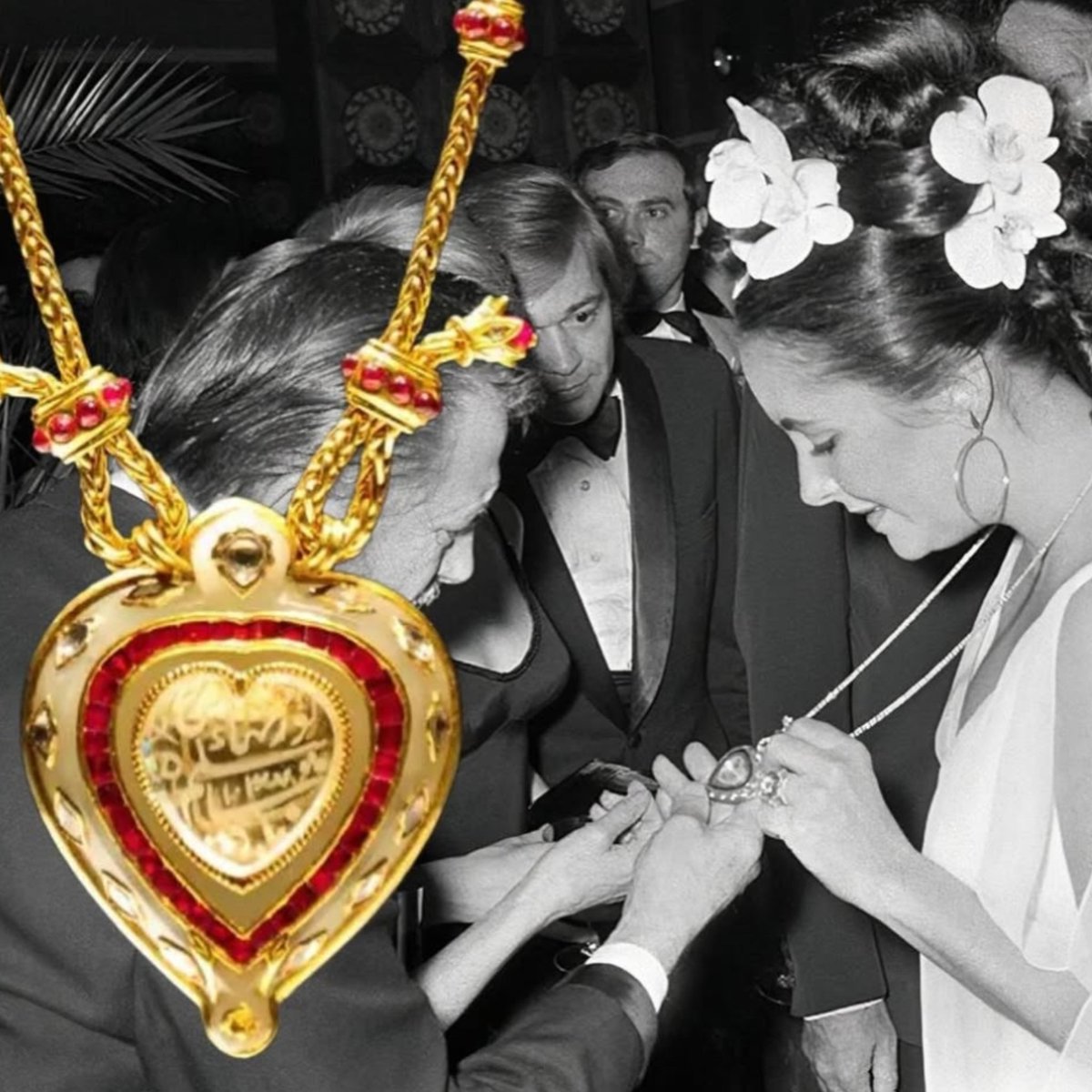 Margot Robbie showcases the Taj Mahal heart-shaped diamond necklace with her custom Schiaparelli look at the Wuthering Heights premiere.