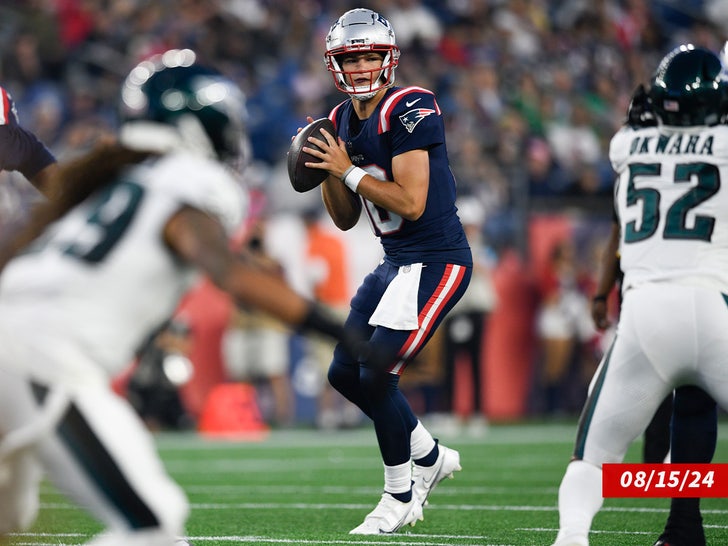 Patriots quarterback Drake Maye during a game