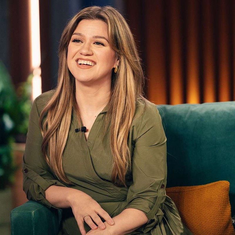 Why The Kelly Clarkson Show is ending: Kelly Clarkson steps down after 7 seasons to focus on family The Kelly Clarkson Show, the popular daytime talk show hosted by Grammy-winning singer Kelly Clarkson, is officiall... https://t.co/Un2nOzQszO https://t.co/GQgCjFuaHY - pagesix